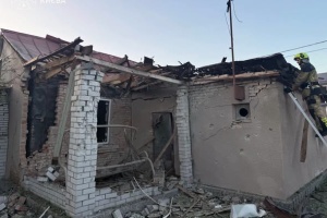Dans le district de Sviatochyn à Kyiv, des immeubles et un bâtiment administratif ont été endommagés après une attaque russe ; des blessés
