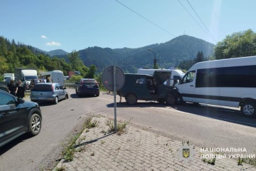 En Transcarpatie, deux voitures et un minibus se sont percutés : 13 blessés, dont quatre enfants