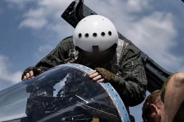 Pilot eines Su-27-Kampfjets zerstört mit präzisem Angriff russische Artilleriestellung in Region Saporischschja