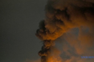 Zelensky: Militares ucranianos han alcanzado la refinería de petróleo de Yaroslavl, un An-12, dos An-26 y tres helicópteros en Rostov