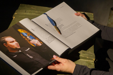 Гільзи з фронту стали закладками для книги Укрінформу «Командири перемоги» | Історія Ольги Коновал