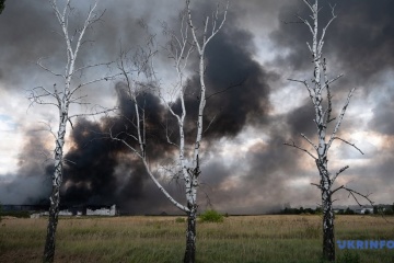 Під Києвом до ліквідації наслідків російської атаки залучили авіацію
