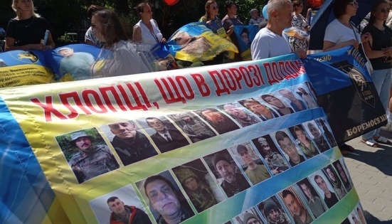 У Тернополі відбулася акція-нагадування «Об’єднані тишею, що голосніша за слова»