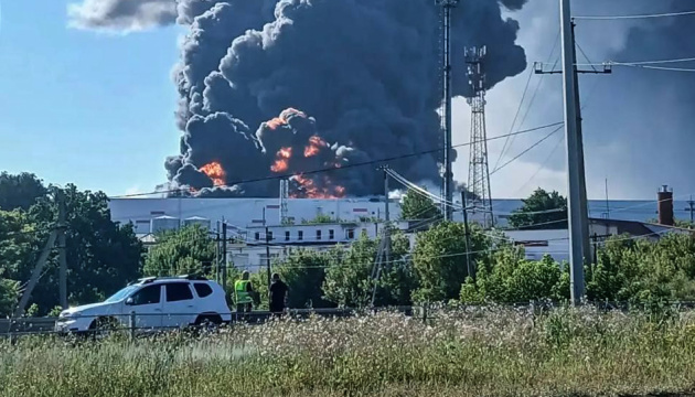 Les drones ukrainiens ont atteint une raffinerie à Saratov, un centre logistique de Wildberries dans la région de Samara, l'aérodrome d'Engels et une base pétrolière dans la région de Kalouga