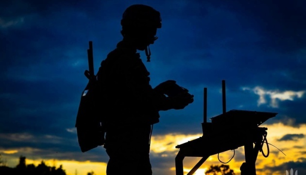 Les forces ukrainiennes ciblent une base de maintenance d’une brigade d’artillerie, un site de préparation de drones d’attaque et des entrepôts russes