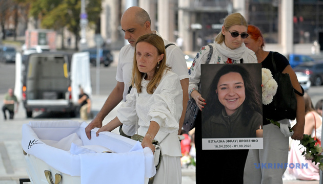 Kijów żegna wolontariuszkę Witalinę Jarowenko, która zginęła podczas powtórnego rosyjskiego ataku / Zdjęcie: Jewhen Kotenko. Ukrinform