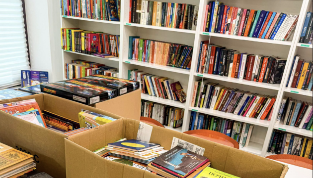 Бібліотека Українського дому у Варшаві отримала понад 30 нових книг