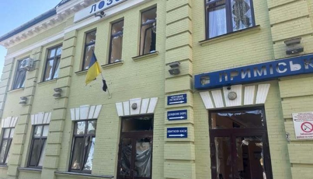 Через російський удар по станції «Лозова» рух поїздів призупинили