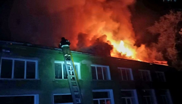 Rusya güçleri gece Dnipropetrovsk bölgesinin beş ilçesine saldırdı, postane ve spor salonu hasar gördü.