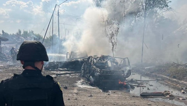 Ruslar Sloviansk'a çoklu fırlatma roket sistemiyle saldırdı, bir kişi öldü, beş kişi yaralandı.