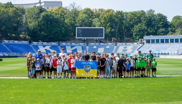 Діти захисників України відвідали стадіон і тренувальну базу «Динамо»