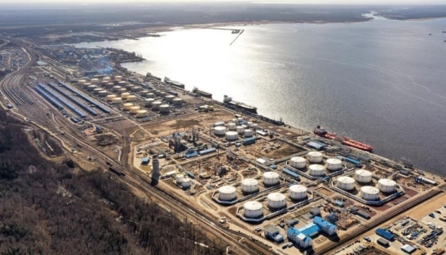Generalstab bestätigt Treffer auf Produktionskomplex des Gasproduzenten Novatek im russischen Ostseehafen Ust-Luga  