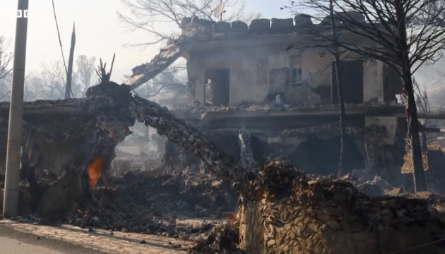 Лісові пожежі охопили острів Саламін біля Афін, є загиблі