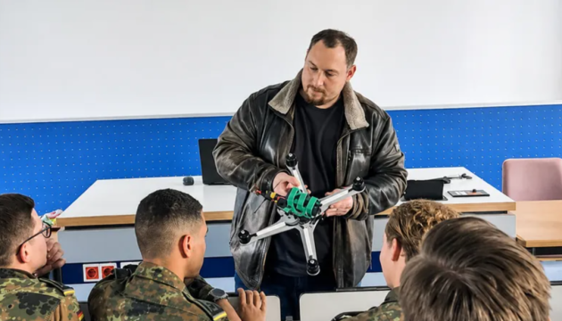 Глава німецького виробника дронів для України заявив, що переховується від російських спецслужб