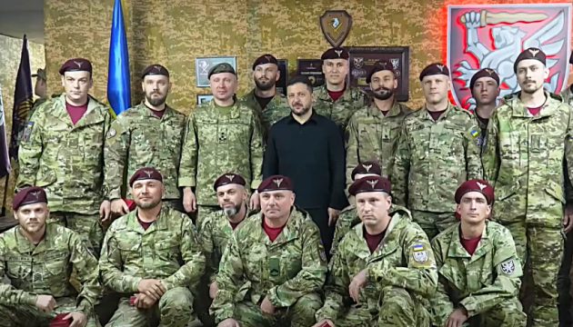 Зеленський і Драпатий зустрілися з військовими на Олександрівському напрямку
