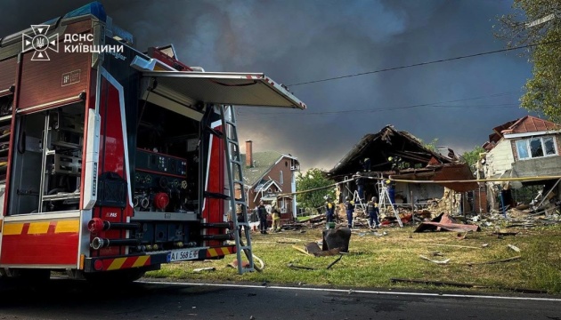 Extinguen incendios en nueve lugares del distrito de Boryspilsky tras el ataque ruso