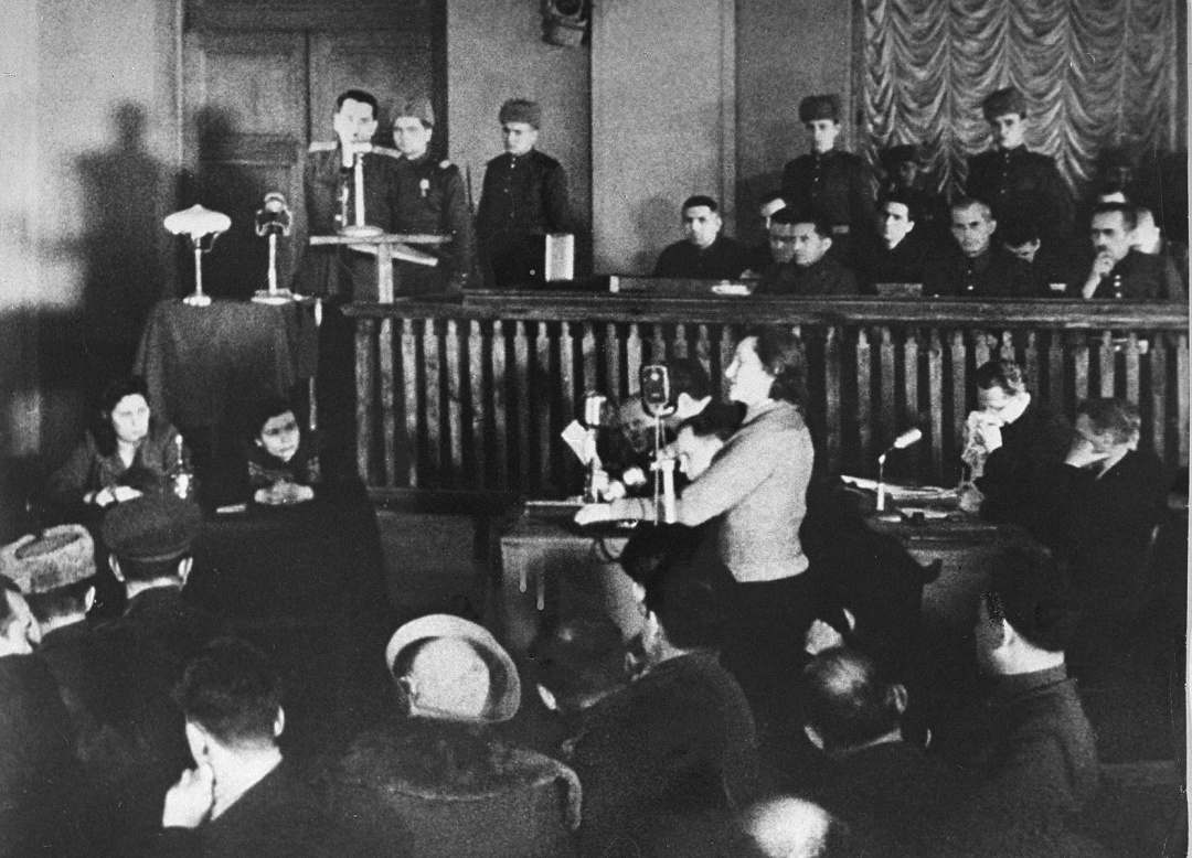 Діна Пронічева свідчить на процесі над нацистськими злочинцями. Київ, 24 січня 1946 року. Фото / Wikipedia.
