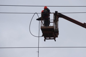 Russen greifen erneut Energieobjekte an, in vier Regionen Stromausfälle gemeldet