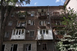  Mehrfamilienhaus in Saporischschja durch russischen Drohnenangriff beschädigt – drei Verletzte
