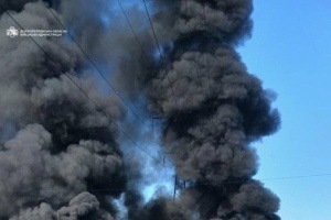 Russisches Militär greift Sonnenblumenölhersteller in Dnipro mit Drohnen an
