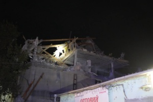 El ejército ruso ataca la región de Odesa con misiles y drones durante la noche, dañando casas y almacenes