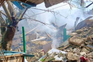 Військові РФ вдарили авіабомбою по Запорізькому району, є загибла і поранений