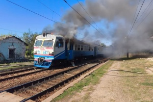 Un ataque ruso alcanza un tren de cercanías en la región de Járkiv; una persona muere y siete resultan heridas