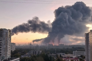 La raffinerie de Moscou suspend son activité après une attaque de drones ukrainiens, selon Reuters