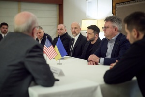 Zełenski rozmawiał z senatorami USA o sankcjach i potrzebie posiadania rakiet przeciwbalistycznych

