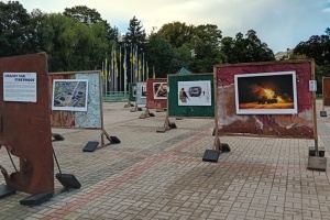 У Ризі відкрилась фотовиставка, присвячена обороні Часового Яру