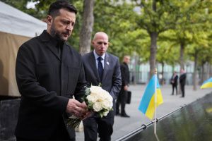 Zelensky honra la memoria de las víctimas de los atentados del 11 de septiembre en Nueva York