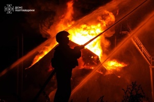Росіяни вдарили по підприємству на Полтавщині, виникла пожежа