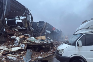 У Києві внаслідок обстрілів пошкоджене сортувальне депо «Нової пошти»