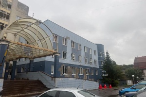 У Подільському районі Києва через російську атаку пошкоджений медзаклад