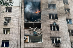 ロシア軍の無人機がキーウの集合住宅に着弾　男児１名死亡、７名負傷