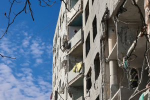  Zahl der Verletzten nach russischem Angriff auf Charkiw steigt auf 43, 46 Wohnhäuser beschädigt