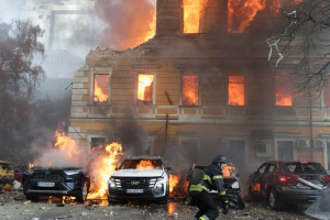 Ataques rusos se cobran la vida de 12 personas y dejan heridas a otras 200 en Kyiv durante la última semana