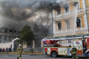 Ataques rusos a Kyiv dejan dos muertos y 26 heridos, entre ellos tres niños