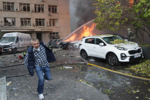 Guerre en Ukraine : un mort et dix-neuf civils blessés dans des attaques russes contre Kyiv