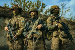Russische Propaganda verbreitet KI-Video von angeblich ukrainischen Soldaten in Zivilkleidung an der Front
