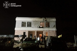 Un dron ruso impacta contra una casa privada en la región de Kyiv e hiere a dos personas 