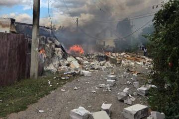 У трьох районах Київщині через ворожі атаки пошкоджені будинки, спалахнуло підприємство