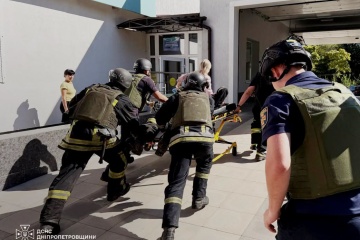 Ворог двічі вдарив по Нікополю дронами - поранені двоє рятувальників