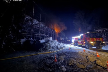 У Києві через удар РФ виникла пожежа в Голосіївському районі