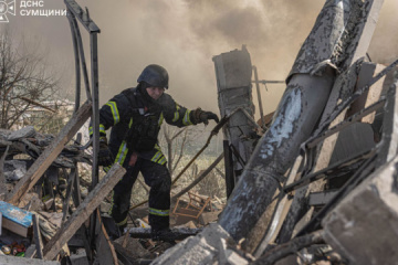 Guerre en Ukraine : un civil tué et quinze autres blessés dans des frappes russes sur la région de Soumy