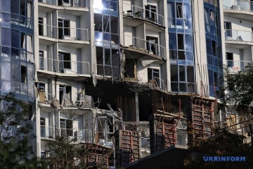Дрон влучив у багатоповерхівку в Одесі, щонайменше троє постраждалих, серед яких трирічна дитина