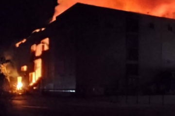 На Київщині внаслідок російської атаки пошкоджений склад постачальника зоотоварів