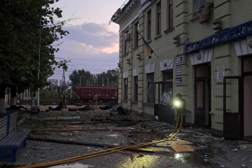 Війська РФ ударили по залізничному вокзалу в Лозовій