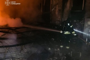 На Київщині ліквідували пожежі у Броварському районі, які спалахнули після російських атак 