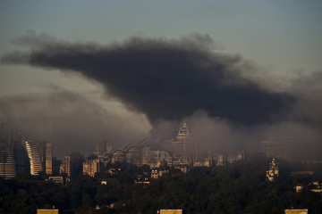Ataque ruso a Kyiv deja un muerto y ocho heridos